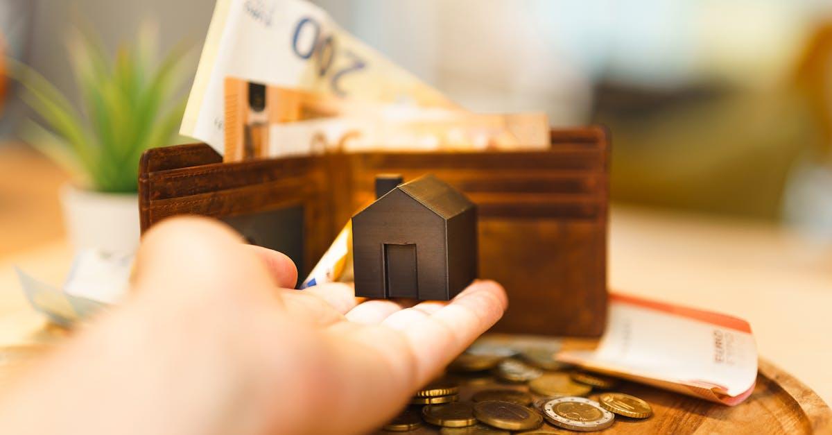 Budowa domu – ile trzeba mieć oszczędności? Przewodnik po kosztach i budżecie inwestycji